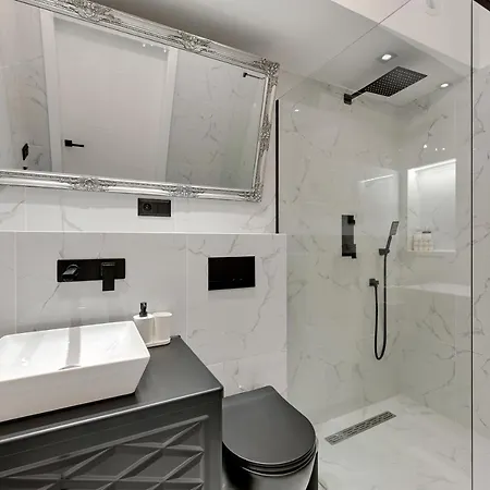 Dluga Boutique By Downtown *